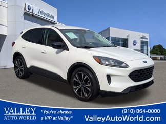 Used 2022 Ford Escape SE w/ SE Sport Appearance Package image 1