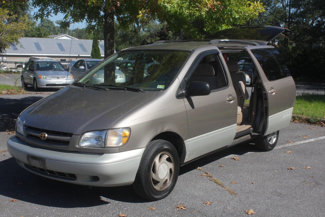Used 1998 Toyota Sienna LE image 1