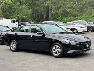 Used 2022 Hyundai Elantra SE image 1