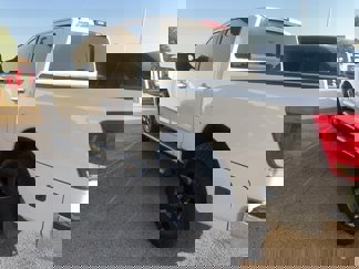 Used 2005 Nissan Titan LE w/ (T01) Tow Pkg image 1