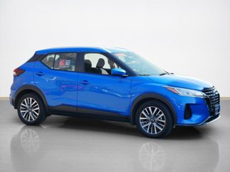 Used 2022 Nissan Kicks SV image 1