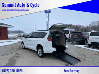 Used 2022 Chrysler Pacifica Touring-L image 1