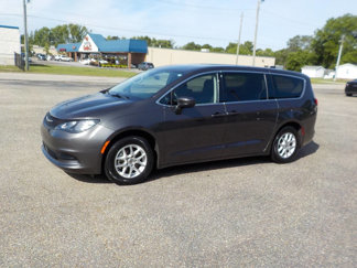 Used 2022 Chrysler Voyager LX image 1