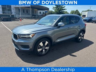 Used 2019 Volvo XC40 T5 Momentum image 1