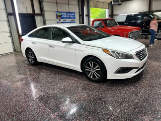 Used 2016 Hyundai Sonata SE image 1
