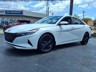 Used 2023 Hyundai Elantra SEL image 1
