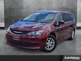 Used 2017 Chrysler Pacifica Touring image 1