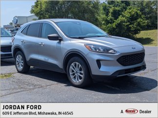 Used 2022 Ford Escape SE image 1
