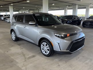 Used 2025 Kia Soul LX image 1