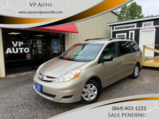 Used 2010 Toyota Sienna LE image 1