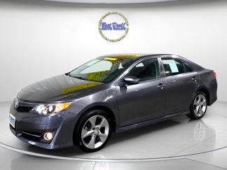 Used 2014 Toyota Camry SE image 1