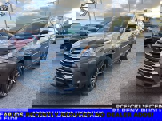 Used 2017 Toyota Highlander LE image 1