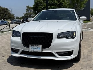Used 2022 Chrysler 300 Touring L w/ Popular Equipment Group image 1