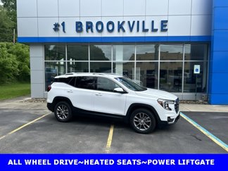 Used 2024 GMC Terrain SLT image 1