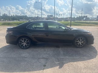 Used 2023 Toyota Camry SE image 1