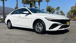 Certified 2025 Hyundai Elantra SE image 1