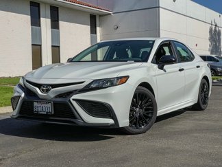 Used 2021 Toyota Camry SE w/ Carpet Mat Package (TMS) image 1
