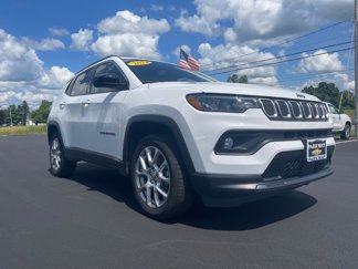 Used 2022 Jeep Compass Latitude image 1