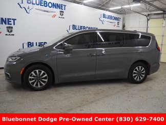 Used 2022 Chrysler Pacifica Touring-L image 1