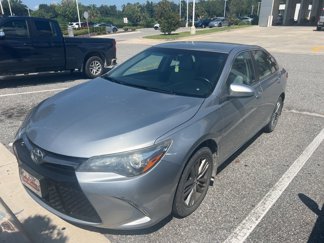 Used 2015 Toyota Camry SE image 1