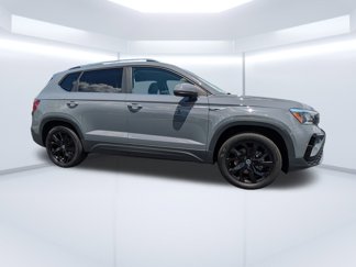 Used 2023 Volkswagen Taos SE image 1