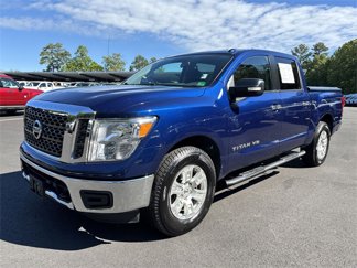 Used 2018 Nissan Titan SV image 1