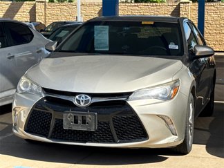 Used 2017 Toyota Camry SE image 1