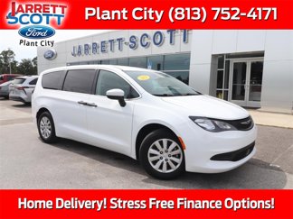 Used 2021 Chrysler Voyager L image 1