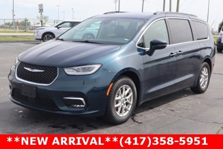 Used 2022 Chrysler Pacifica Touring-L image 1