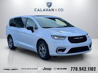 New 2024 Chrysler Pacifica Limited w/ Uconnect Theater Family Group image 1