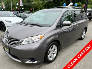 Used 2017 Toyota Sienna LE image 1