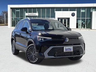 New 2025 Volkswagen Taos SE image 1