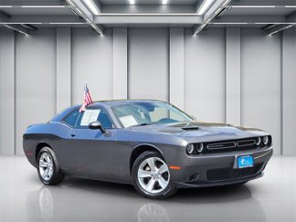 Used 2022 Dodge Challenger SXT image 1