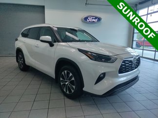 Used 2022 Toyota Highlander XLE image 1