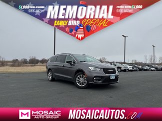 Used 2021 Chrysler Pacifica Touring-L image 1