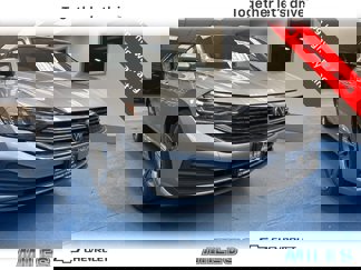 Used 2024 Volkswagen Jetta SE image 1
