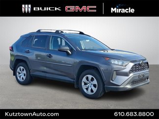 Used 2021 Toyota RAV4 LE image 1