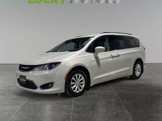 Used 2017 Chrysler Pacifica Touring-L image 1
