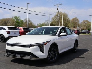 New 2025 Kia K4 LXS image 1
