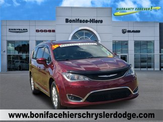 Used 2020 Chrysler Pacifica Touring-L image 1