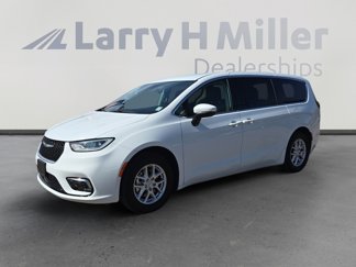 Certified 2023 Chrysler Pacifica Touring-L image 1