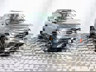 Used 2024 Volkswagen Tiguan SE image 1