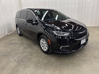 Used 2023 Chrysler Pacifica Touring-L image 1