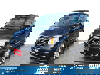 Used 2014 Chrysler Town & Country Touring image 1