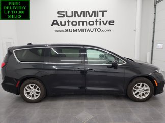 Used 2023 Chrysler Pacifica Touring-L image 1