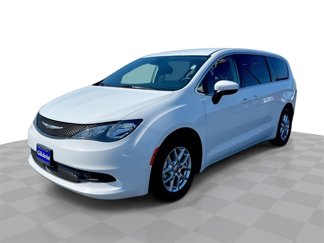 Used 2023 Chrysler Voyager LX image 1