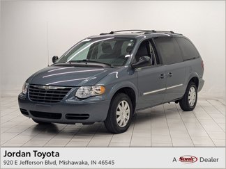 Used 2006 Chrysler Town & Country Touring image 1