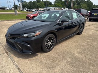 Used 2022 Toyota Camry SE image 1