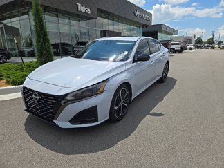 Used 2023 Nissan Altima 2.5 SR image 1
