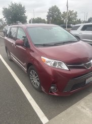 Used 2020 Toyota Sienna XLE image 1